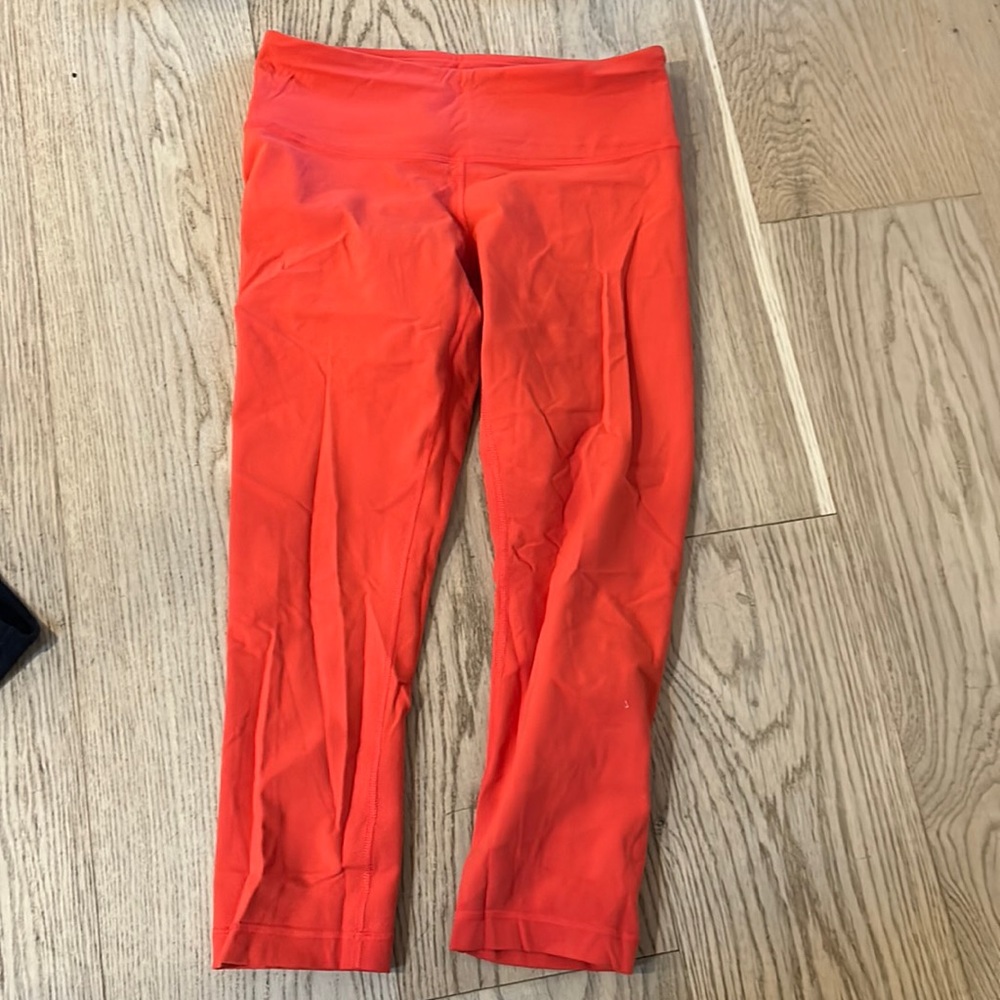 Lulu lemon red workout pants, cropped